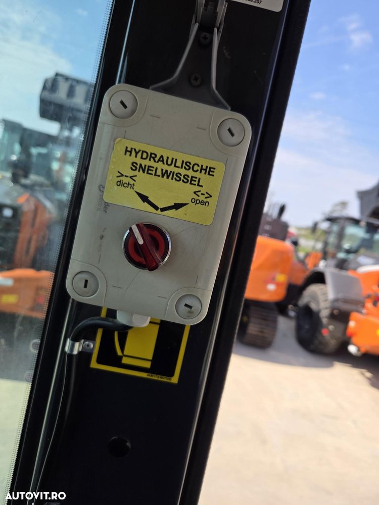 Hitachi SET BRATE LUNGI NOI 18m, cupa 0,9mc, 2019, 6.017h, gresare automata, latime 3,19m, 3 pompe hidr Hitachi, camera spate, camera laterala, consum mediu 13l/h, motor Isuzu 190CP, JAPONIA, doar 377h deplasare lant 80% ok, leasing 3 ani-PROMOTIE 131.900Eur - 14