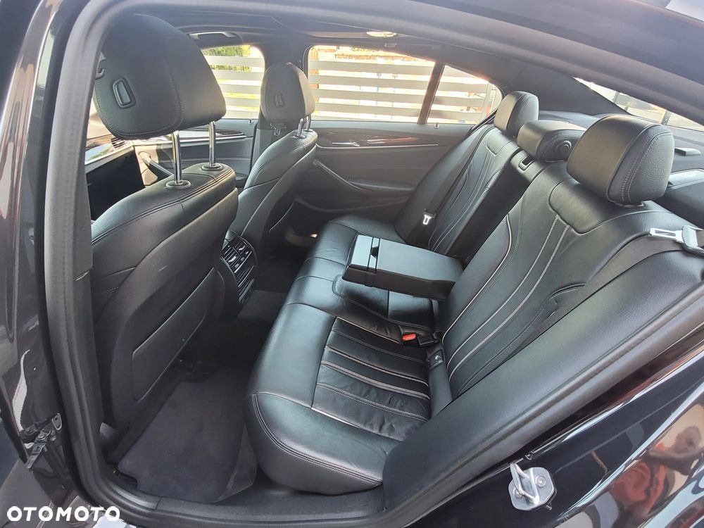 BMW Seria 5 530i xDrive Sport Line - 16