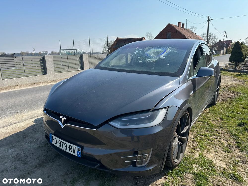 Tesla Model X - 3