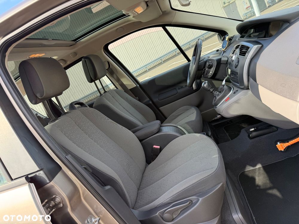 Renault Scenic 2.0 16V Privilege - 32