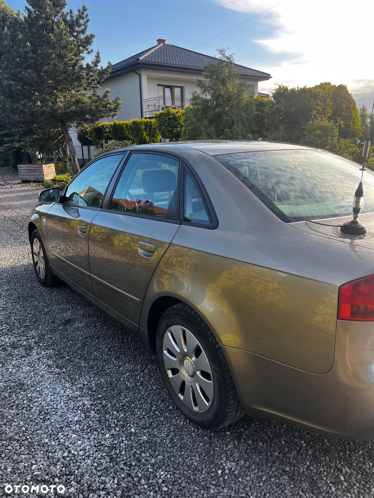 Audi A4 Limousine - 4