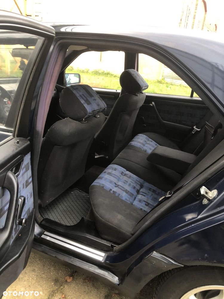 Mercedes-Benz Klasa C 250 D Turbo Elegance - 12