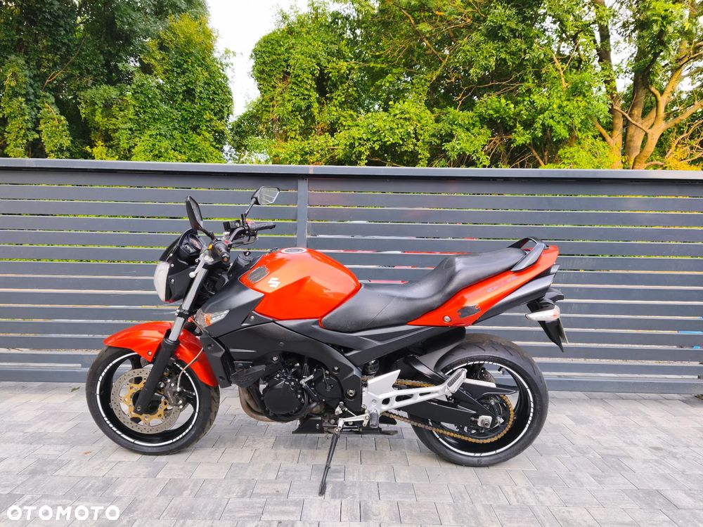 Suzuki GSR - 34
