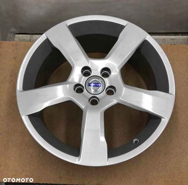 KOMPLET FELGI R DESIGN CRATUS ALUMINIOWE REGENEROWANE Volvo OE XC70 III XC60 I S80 II 8.0" x 18" 5x108 ET 55