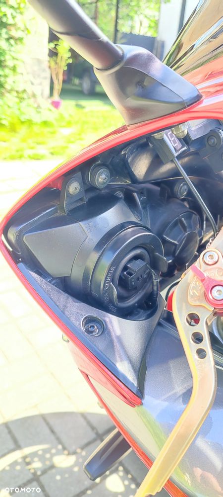 Yamaha R1 - 16