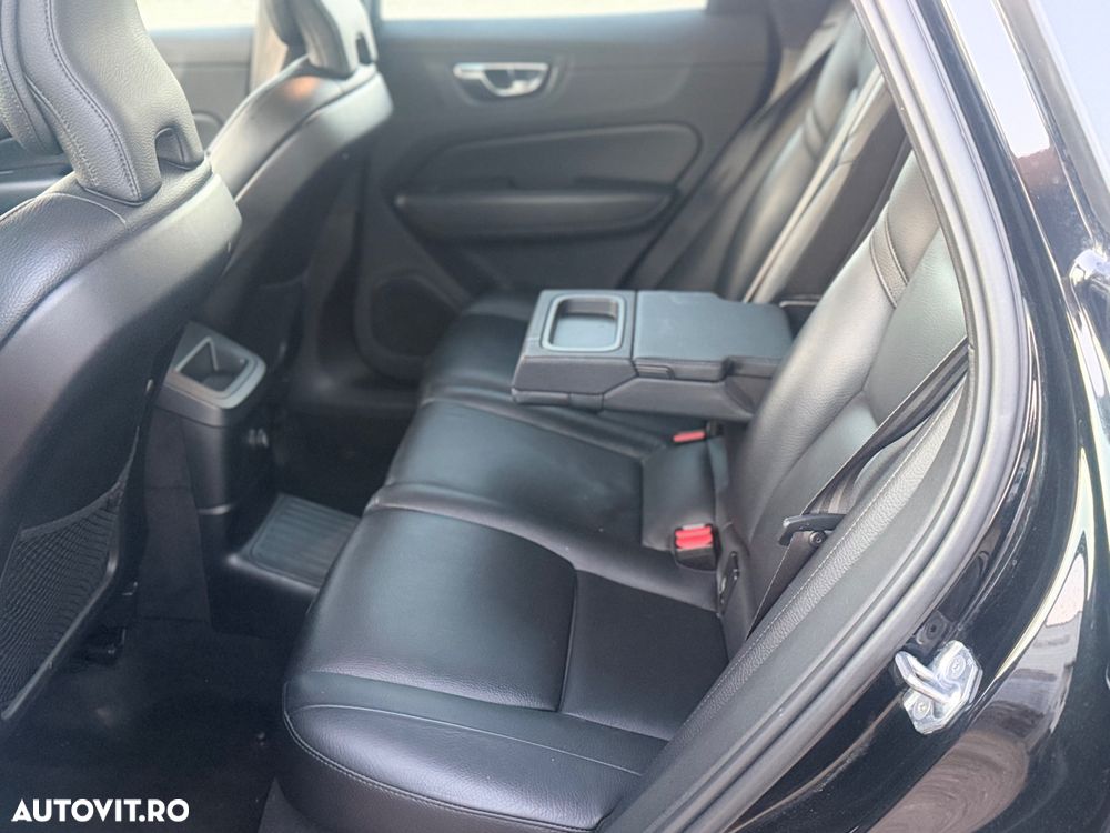 Volvo XC 60 T8 Twin Engine AWD Momentum - 8
