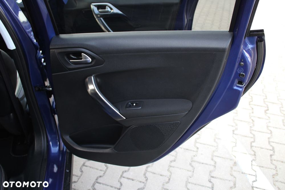 Peugeot 2008 1.6 e-HDi Allure S&S - 17