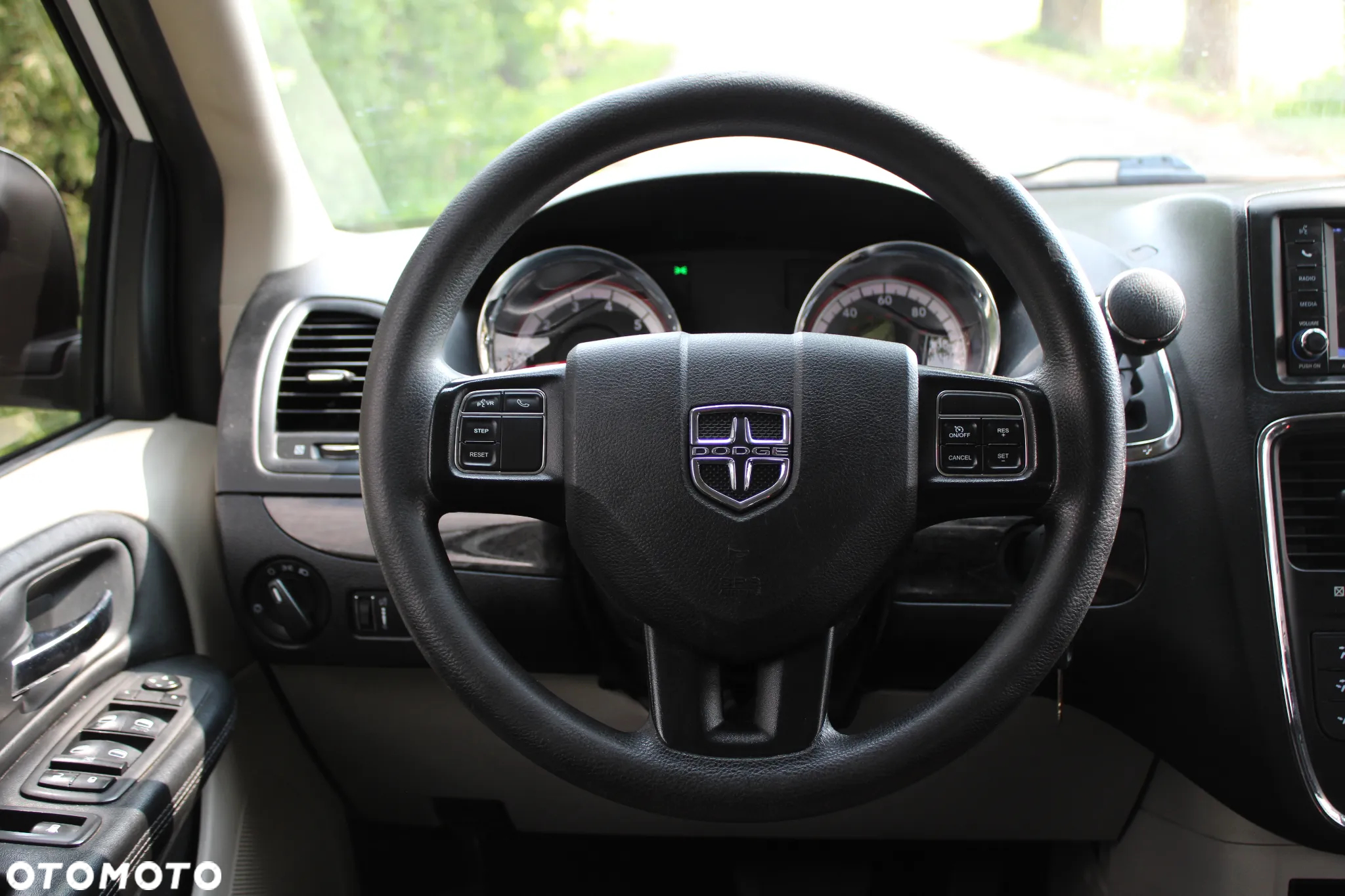 Dodge Grand Caravan - 25