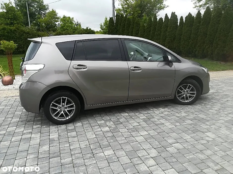 Toyota Verso 1.6 D-4D Premium - 3