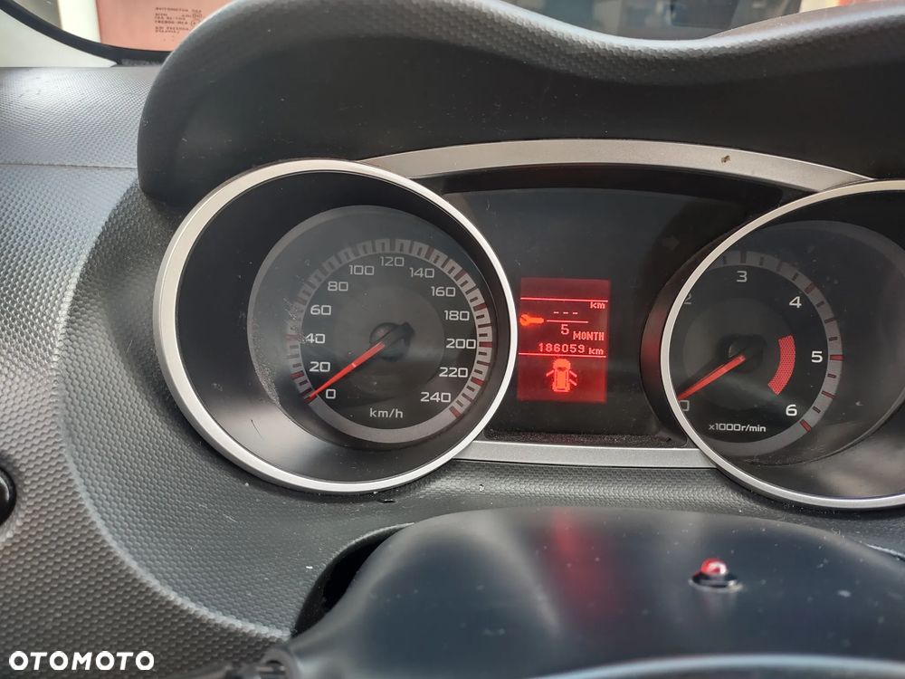 Mitsubishi Outlander 2.0 DID Instyle NAVI - 13