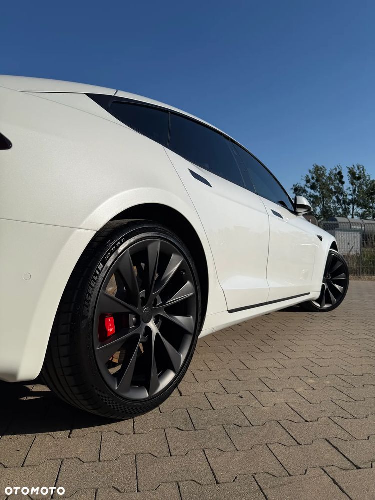 Tesla Model S - 8
