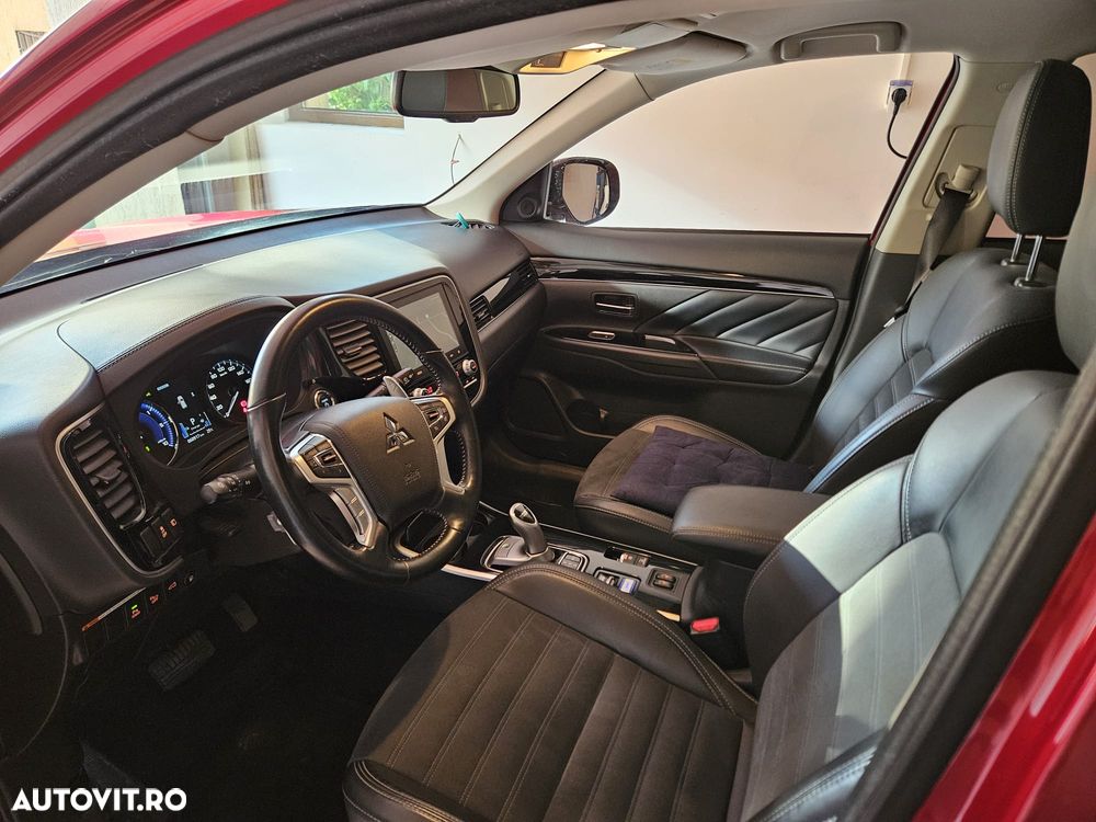 Mitsubishi Outlander PHEV 2.4 L 4X4 Intense - 3