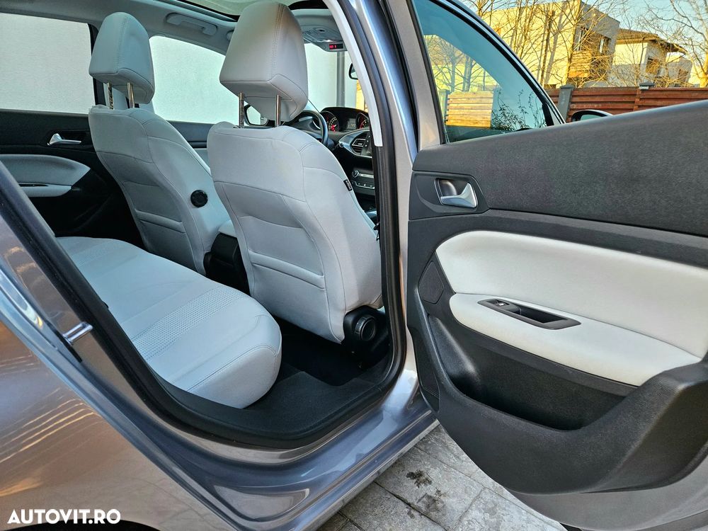 Peugeot 308 1.2 L PureTech Turbo Allure - 12