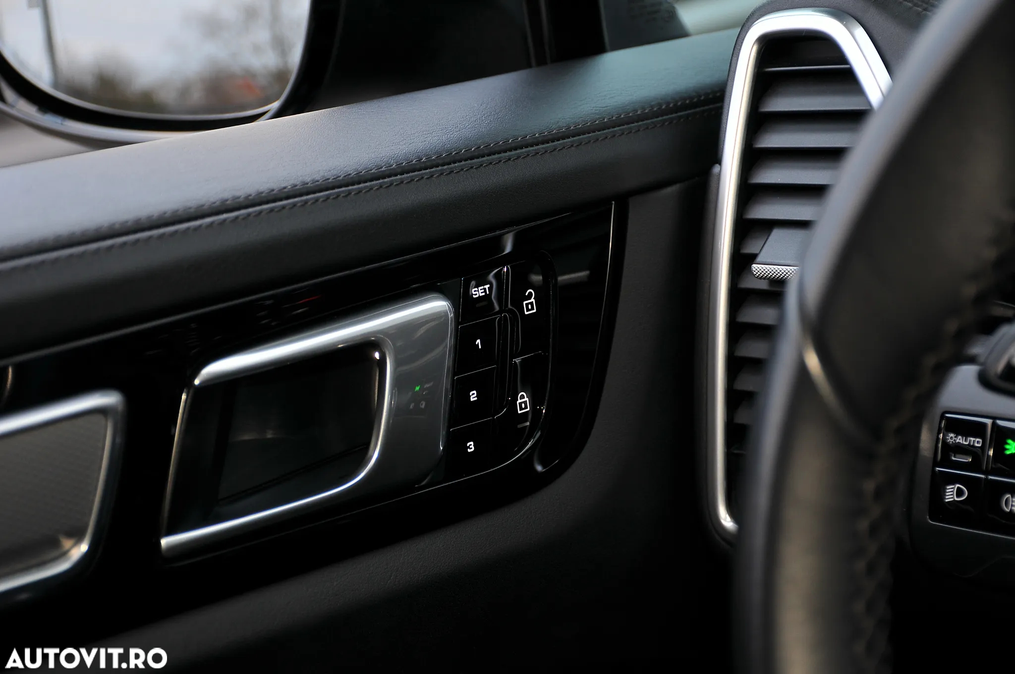Porsche Cayenne Coupe Tiptronic S Platinum Edition - 33