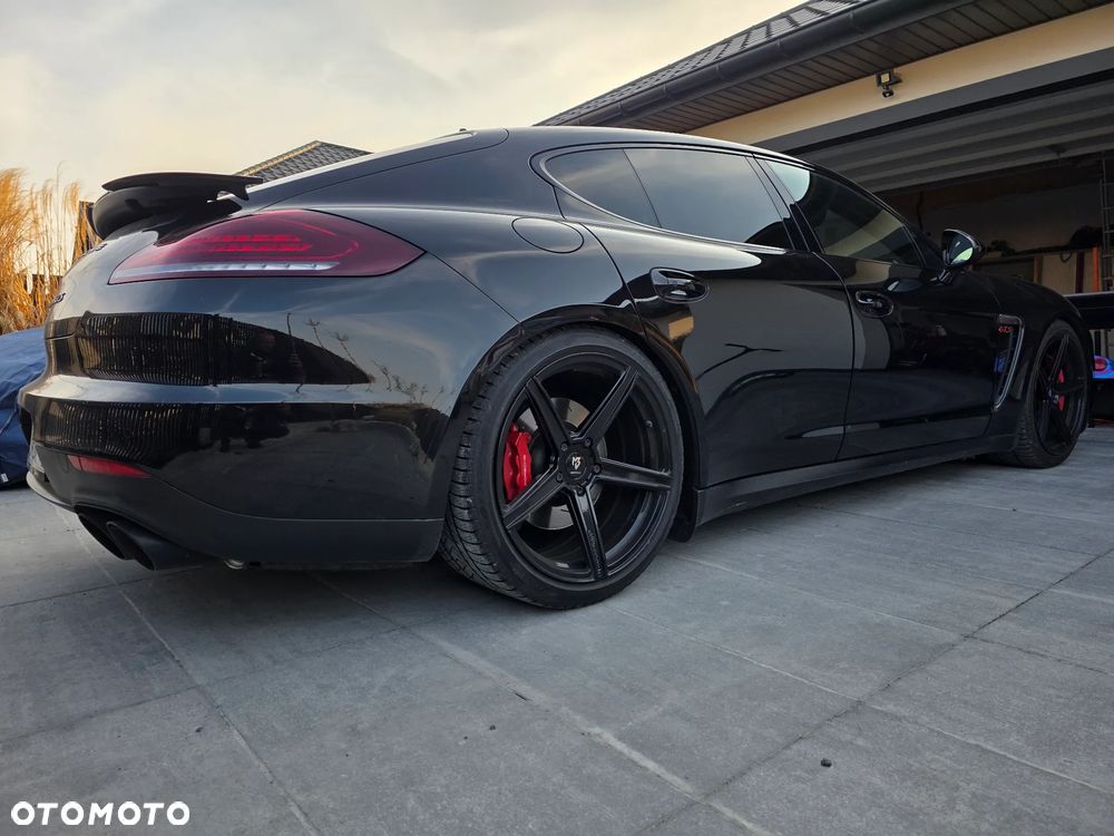 Porsche Panamera GTS PDK - 3