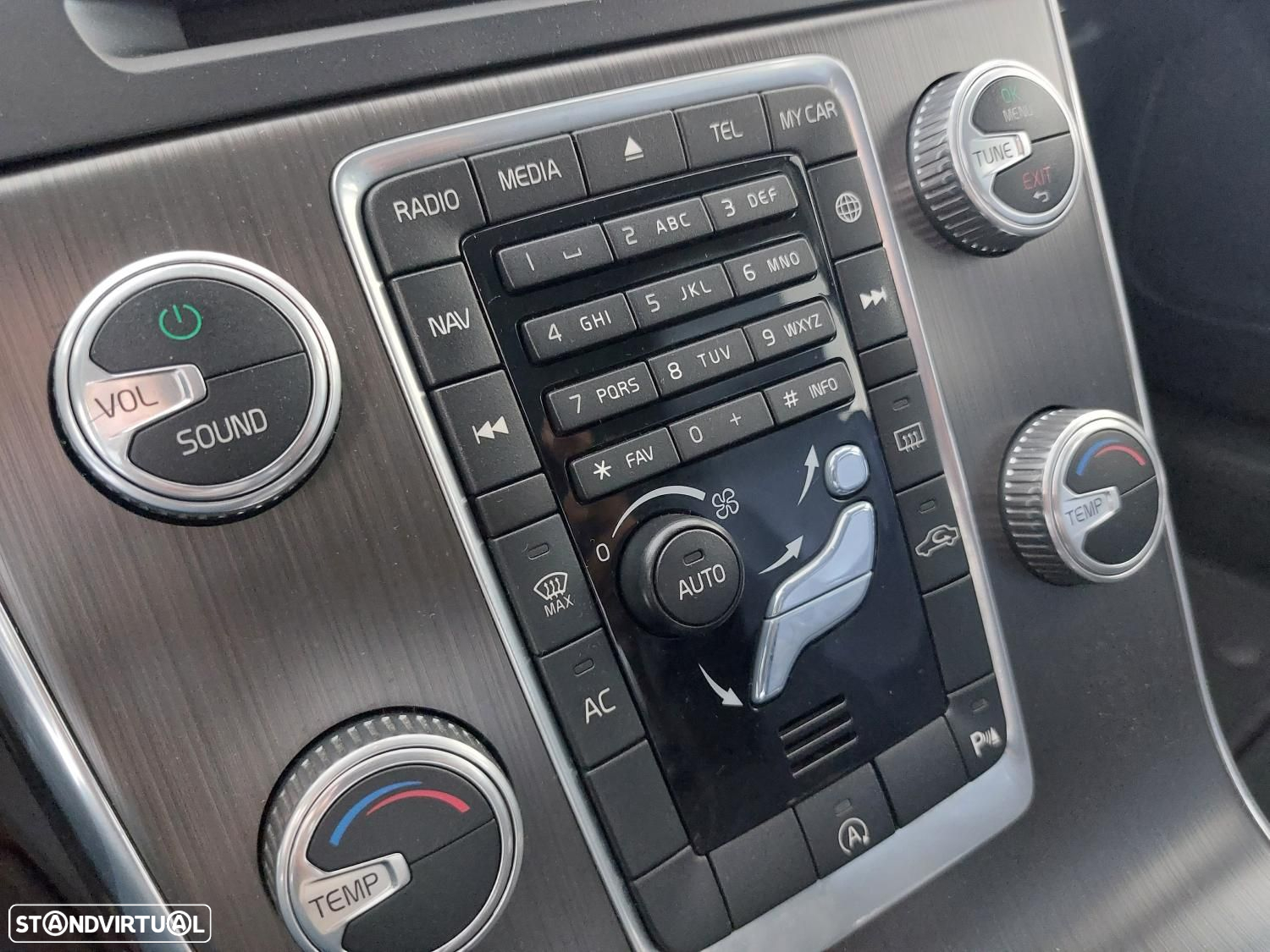 Volvo V60 2.0 D2 Momentum - 30