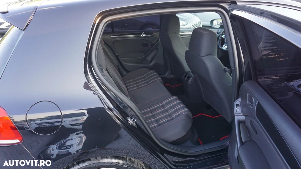 Volkswagen Golf 2.0 GTI - 13