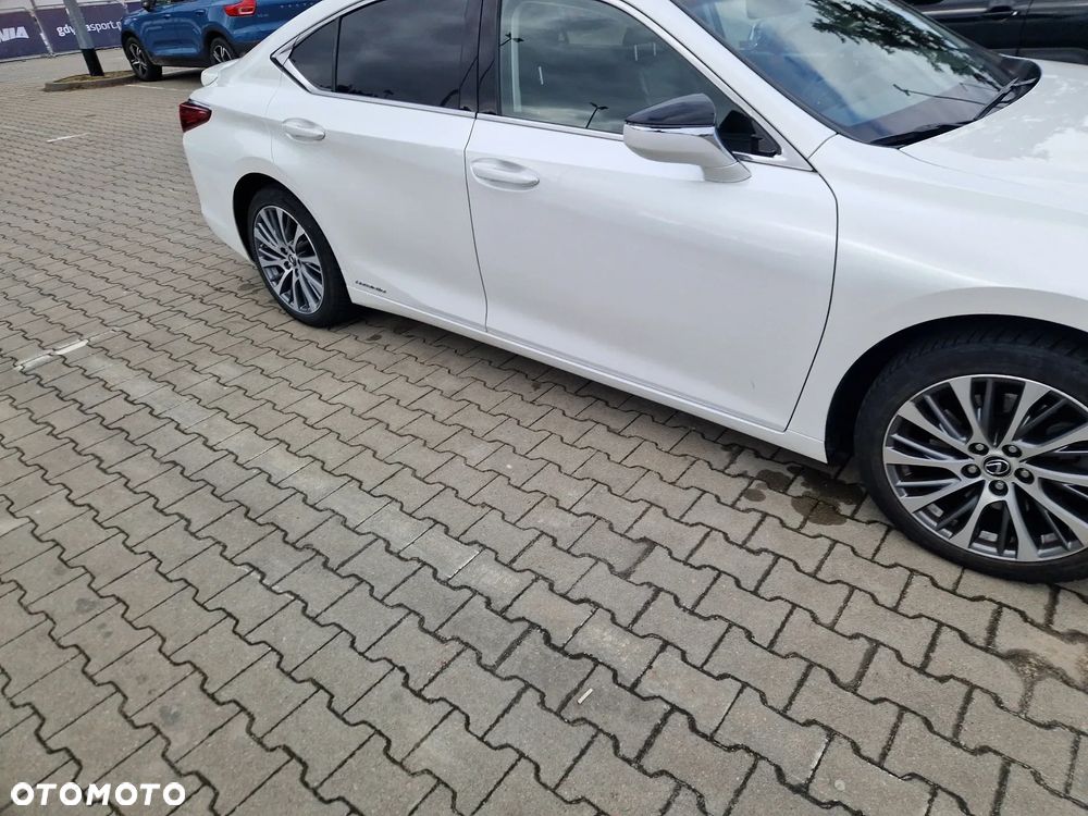 Lexus ES - 5