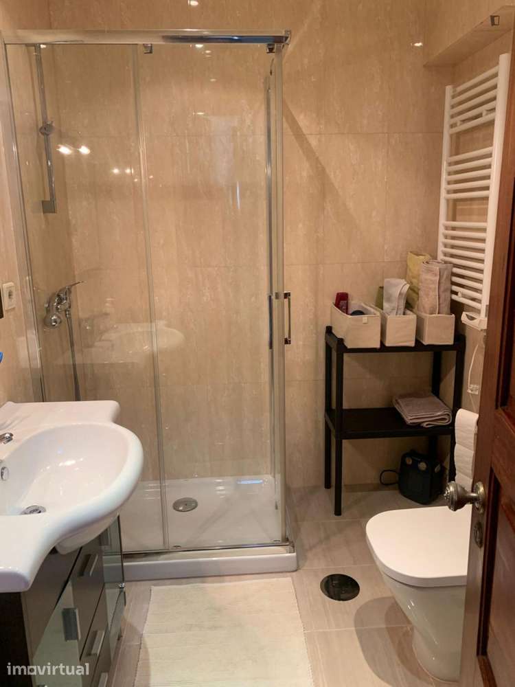 Quarto - localizado em Santa Marinha Porto - Grande imagem: 5/9