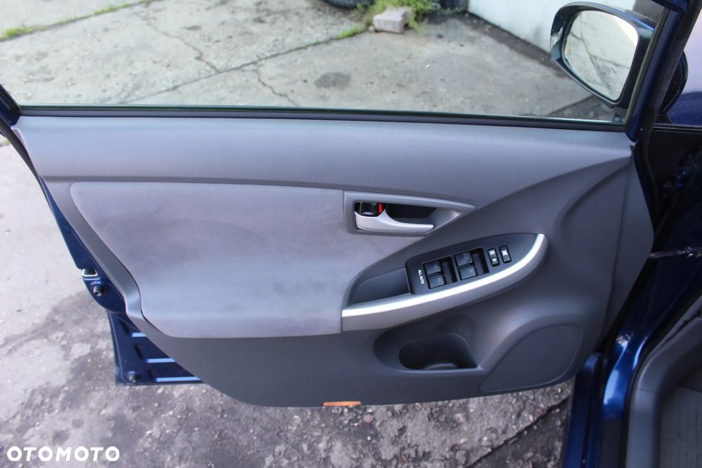 Toyota Prius - 25