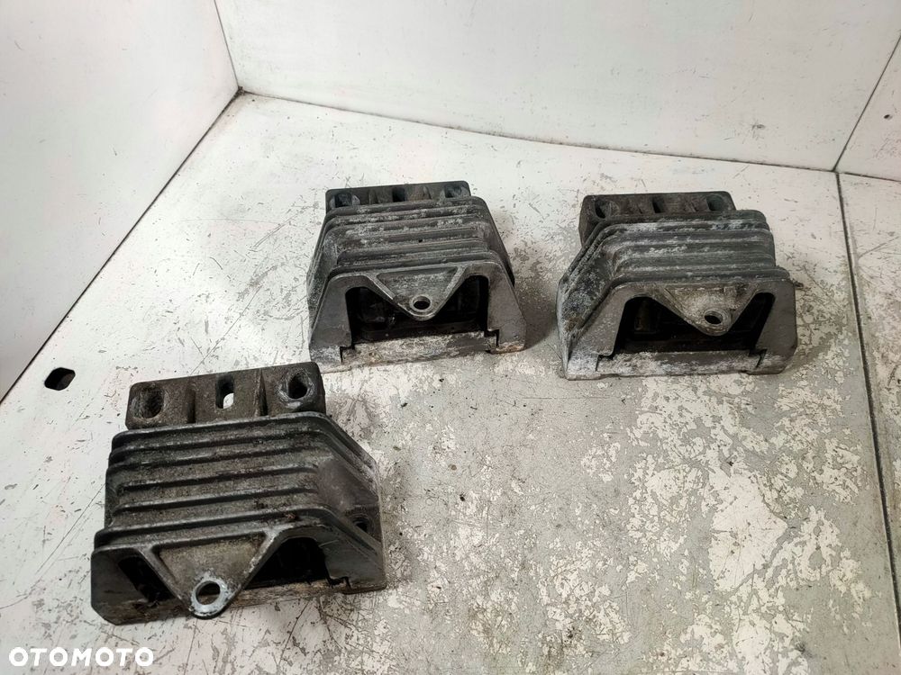 poduszka skrzyni biegów 8n0199555c audi a3 s3 8l tt 8n - 1