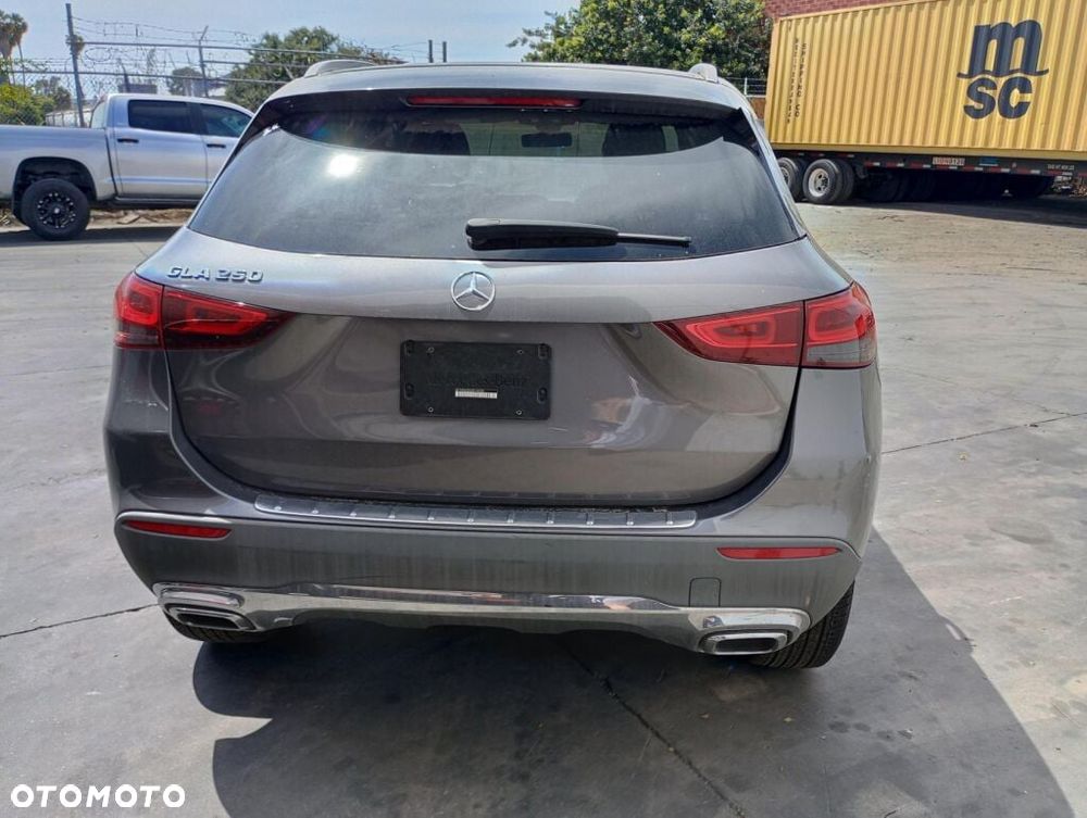 Mercedes-Benz GLA 250 8G-DCT - 24