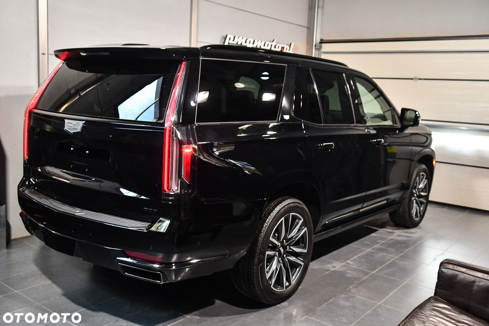 Cadillac Escalade - 12
