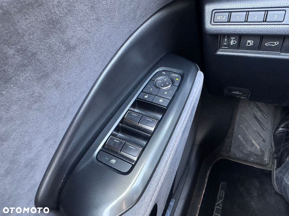 Lexus LBX 1.5 Hybrid Cool - 31