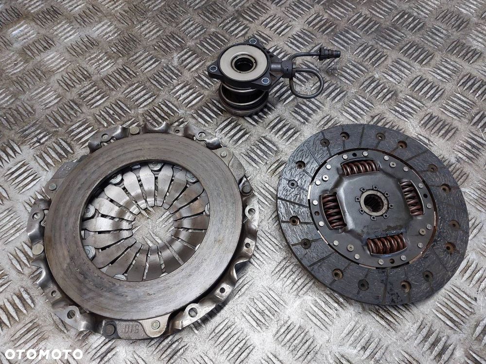 SPRZĘGŁO TARCZA + DOCISK ŁOŻYSKO CORSA D 1.2 16V 55565534 55568083 9126238 - 7