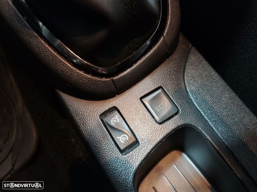 Renault Clio 0.9 TCe Limited Bi-Fuel - 23