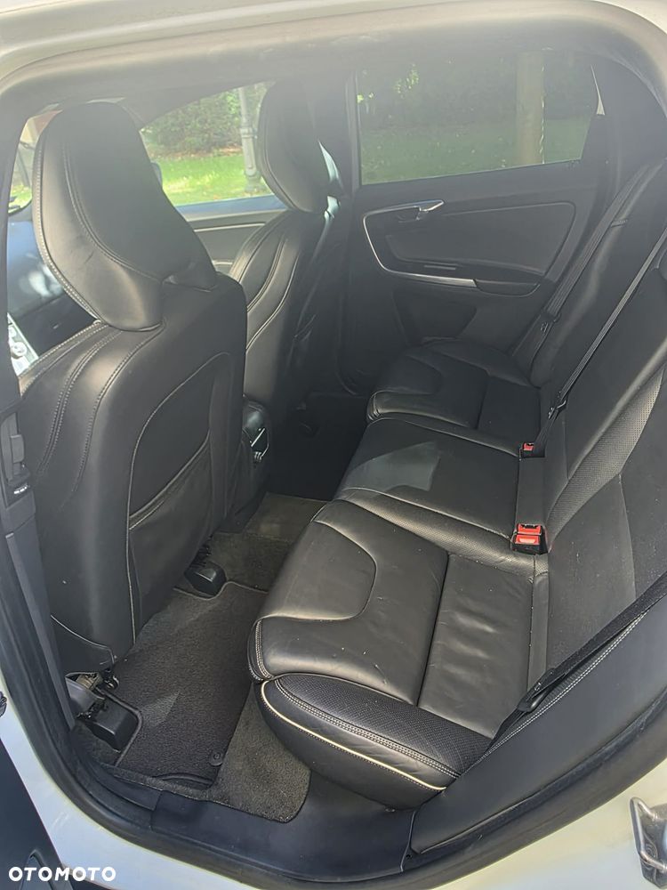 Volvo XC 60 D4 R-Design - 12