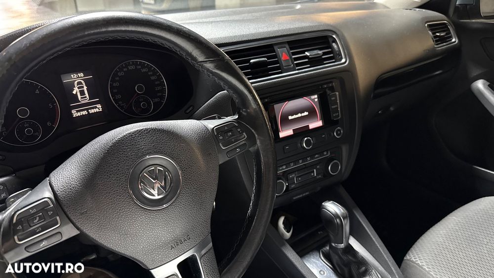 Volkswagen Jetta - 6