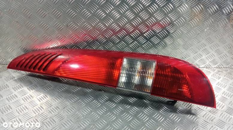 LAMPA PRAWA TYLNA MERCEDES-BENZ VANEO - 1