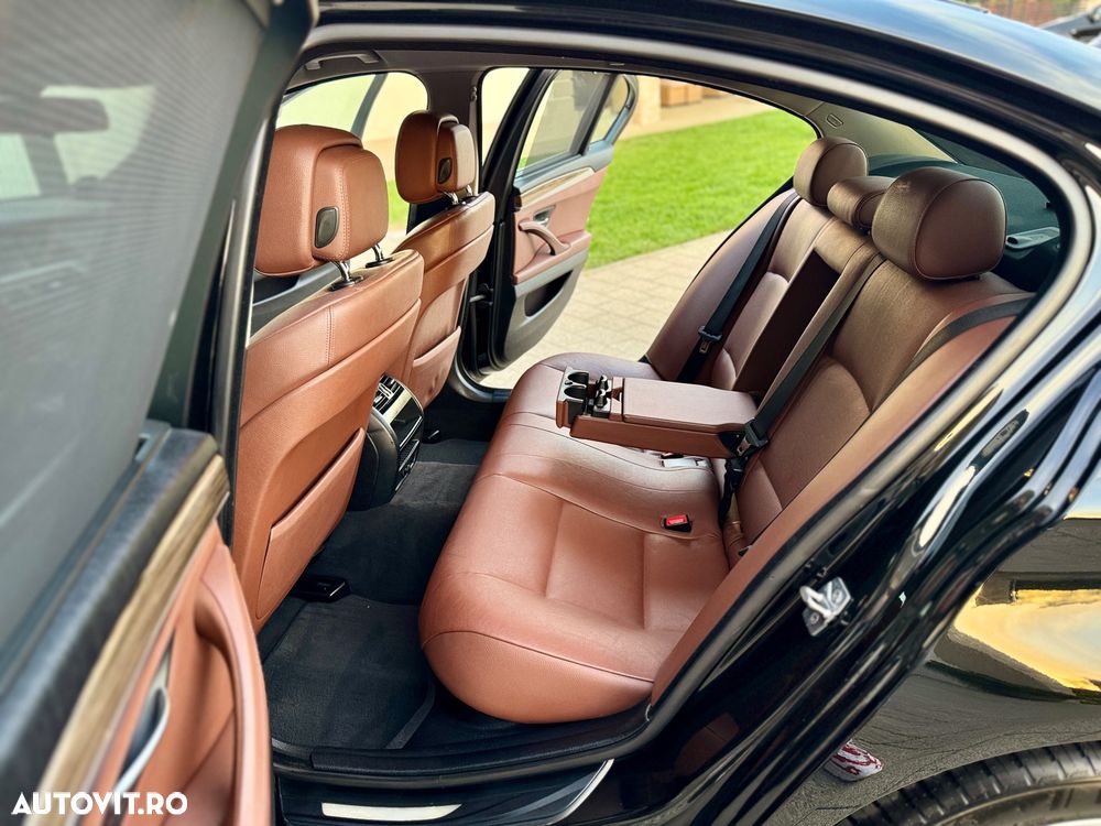 BMW Seria 5 520d Aut. Modern Line - 12