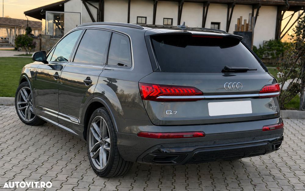 AUDI Q7 2021 — imagine 7