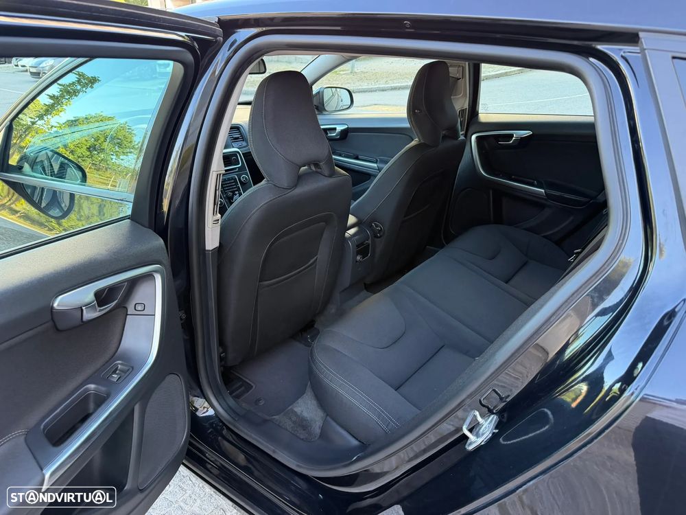 Volvo V60 D2 Momentum - 6