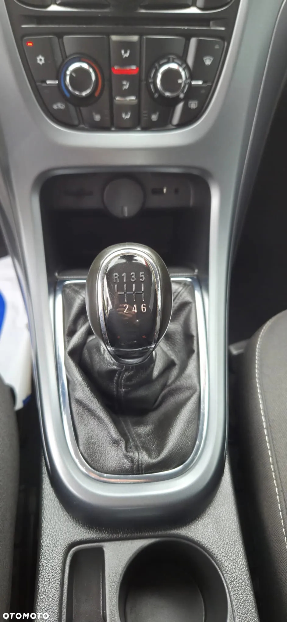 Opel Astra GTC 1.6 Turbo Innovation - 30