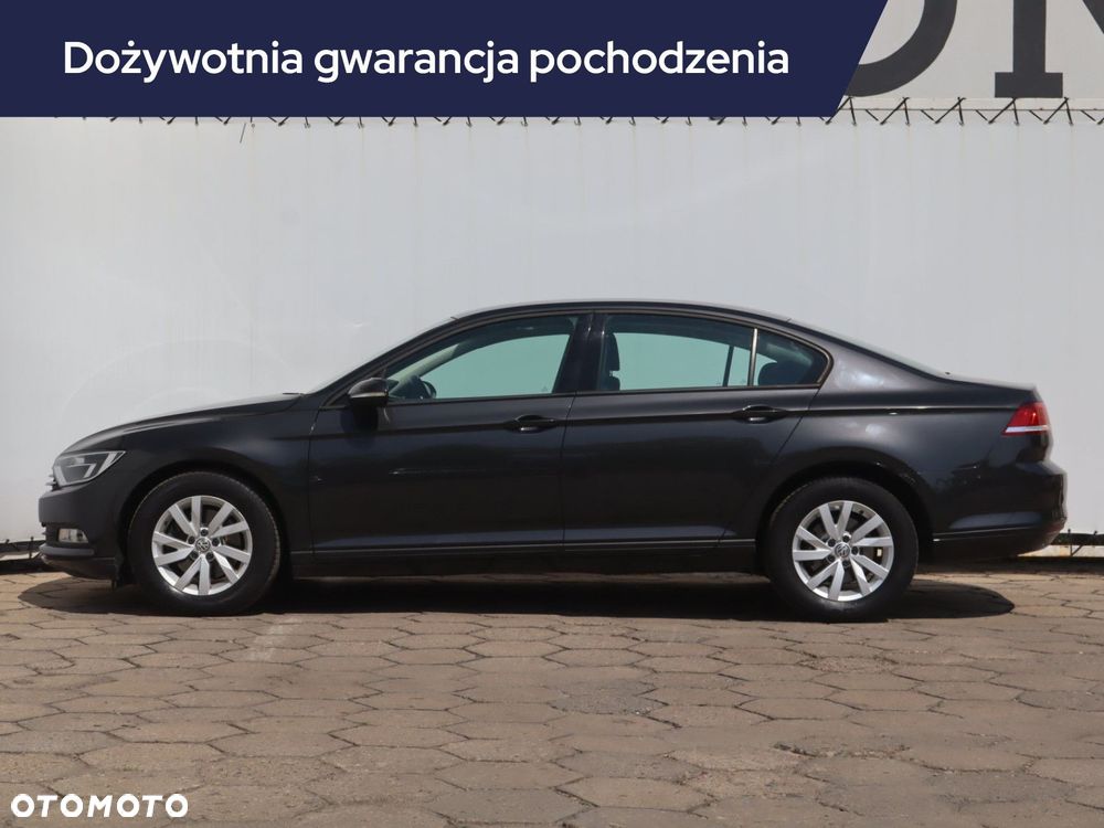 Volkswagen Passat - 4
