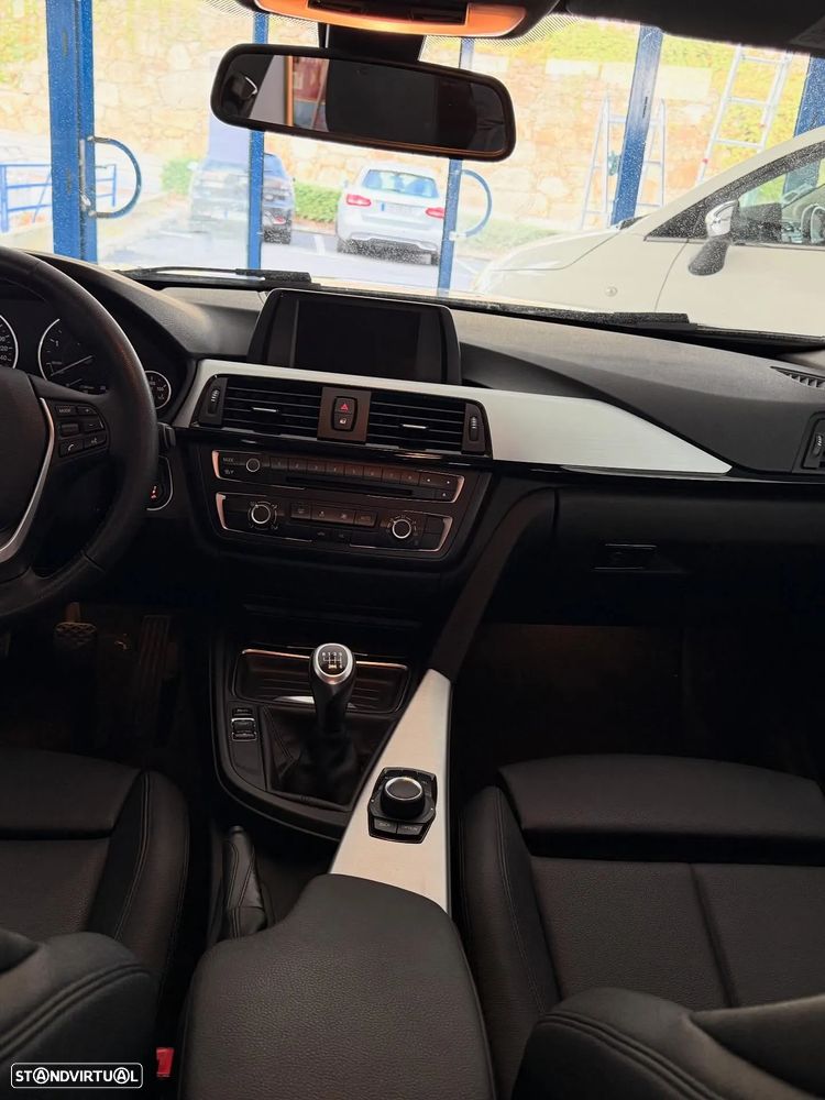 BMW 318 d Touring - 10