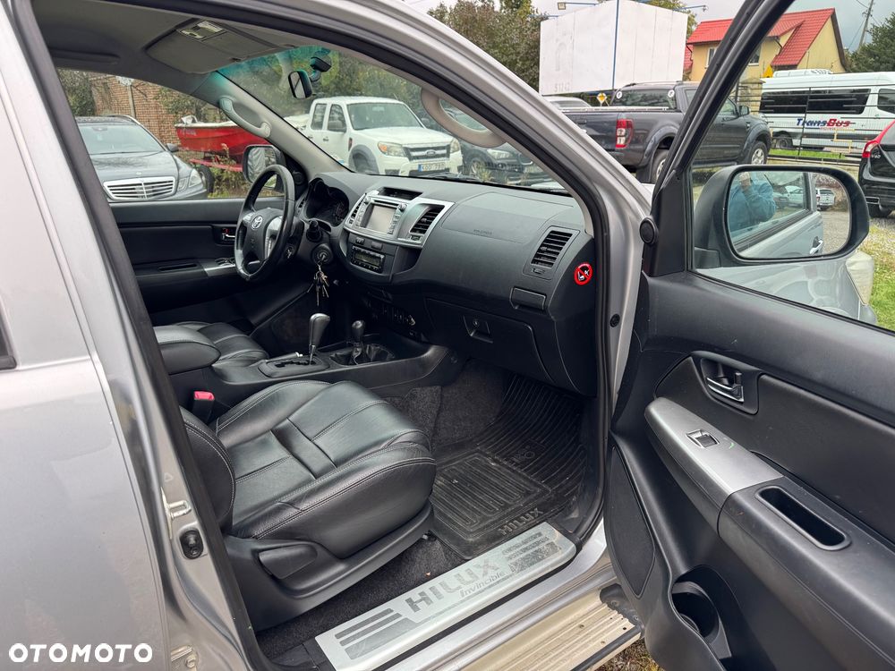 Toyota Hilux 3.0 D-4D Invincible - 13