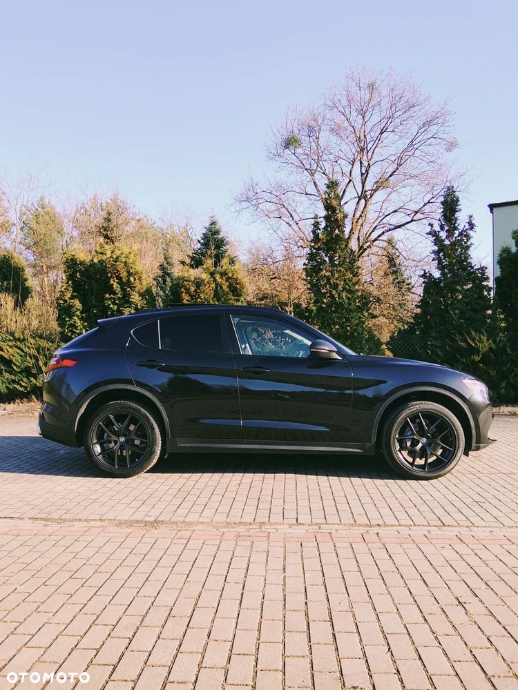 Alfa Romeo Stelvio - 1