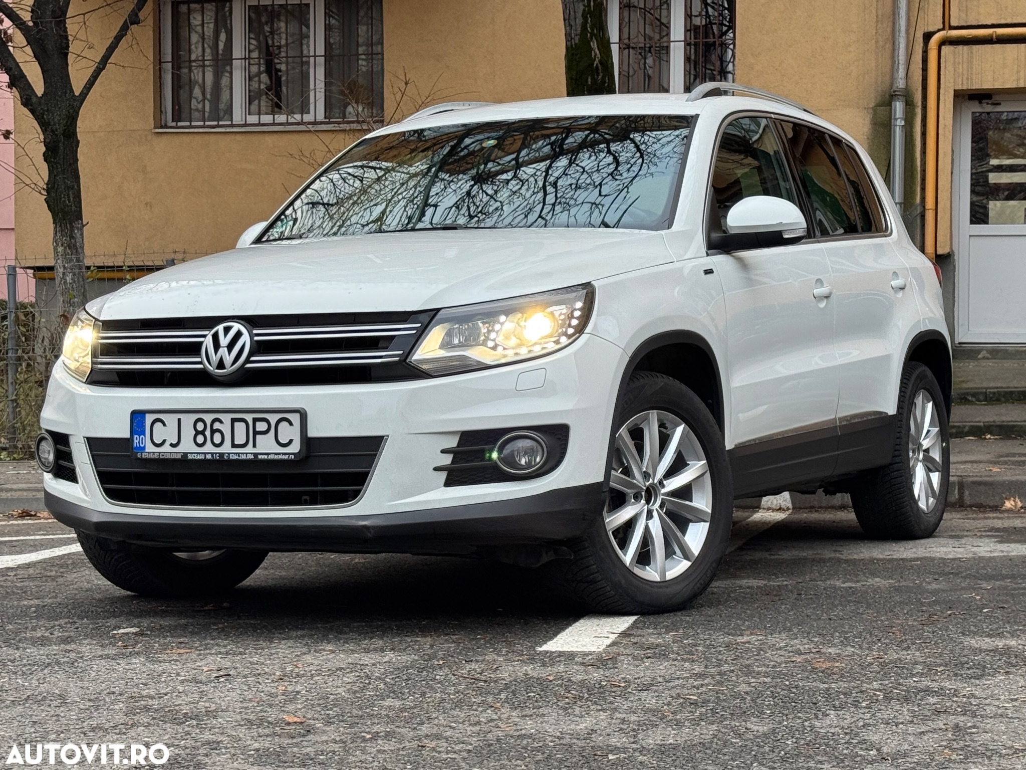 Volkswagen Tiguan 2.0 TDI DPF 4Motion BlueMotion Technology DSG Lounge Sport & Style - 6