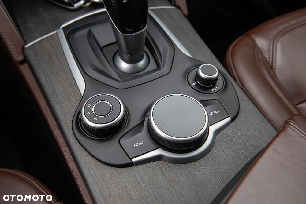 Alfa Romeo Stelvio 2.2 16V AT8 Executive - 26