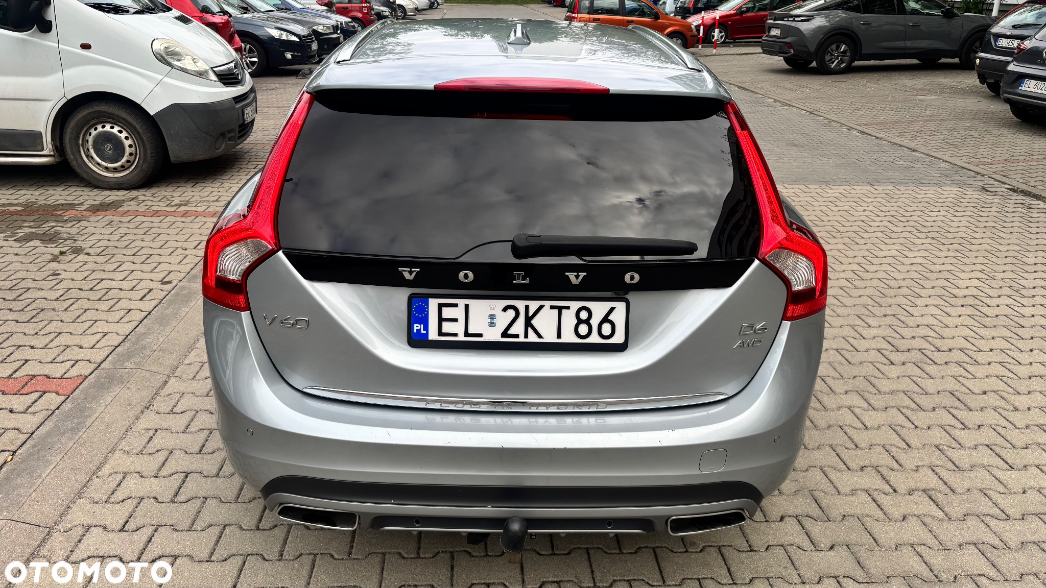 Volvo V60 D6 AWD Plug-in Hybrid Summum - 12