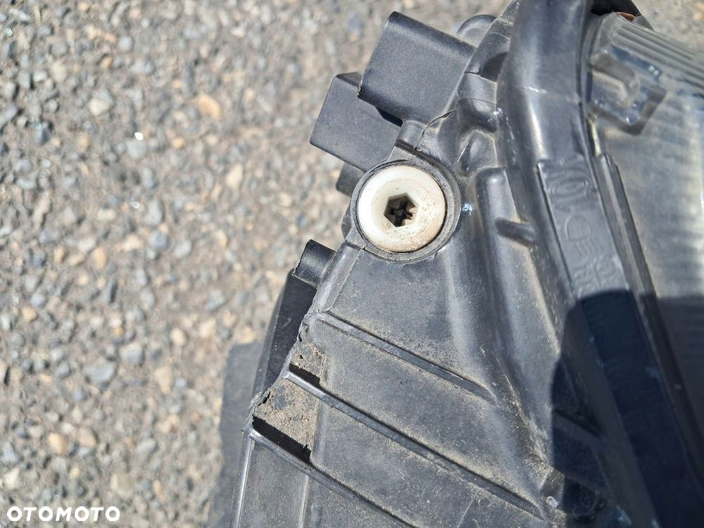 Skoda Yeti 5L Lift lampa lewy przód EU Bi-xenon skrętny 5L1941015C - 5