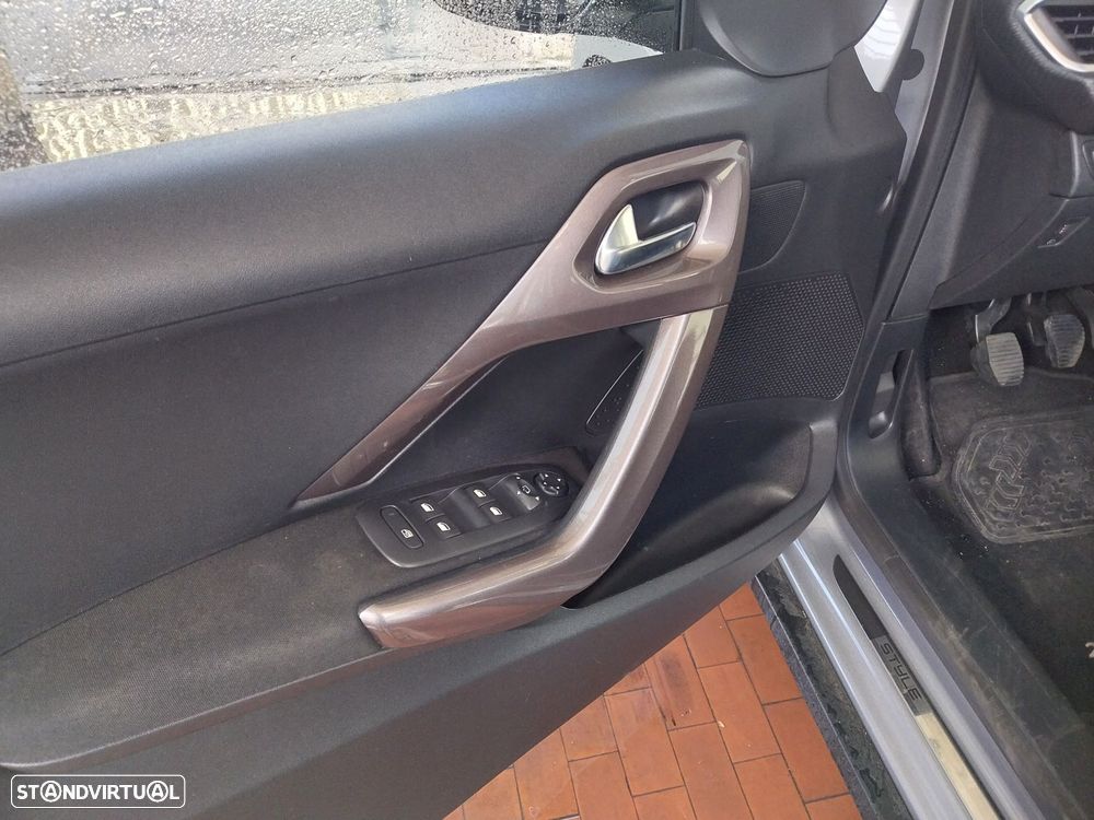 Peugeot 2008 1.6 BlueHDi Access - 4