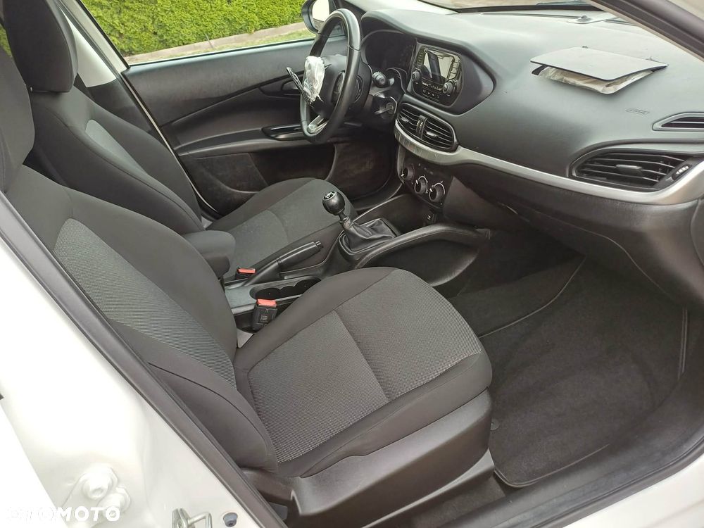 Fiat Tipo 1.4 16v Lounge EU6d - 11