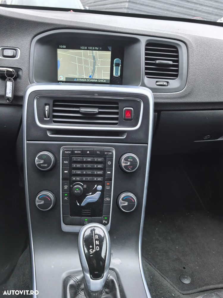 Volvo V60 D2 Geartronic Powershift - 12