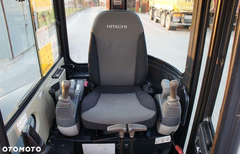 Hitachi Hitachi ZX29U-3  z lyzkami, Minikoparka , ROKU 2013 - 2