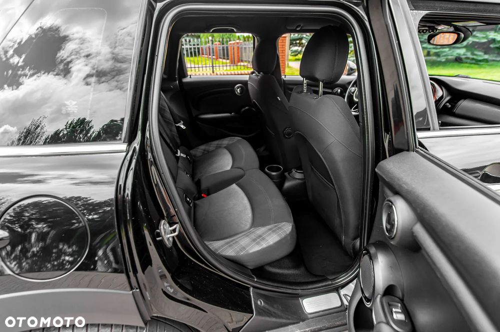 MINI Cooper Essential Trim - 10